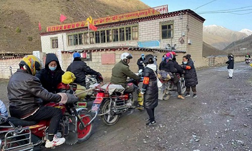 那曲索縣嘎美鄉順利完成蟲草采集群眾進點工作