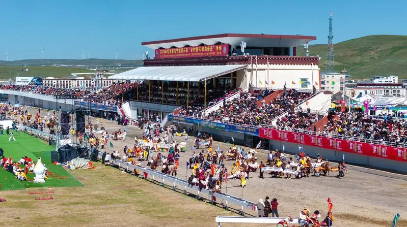 2025年那曲市恰青賽馬節開幕了
